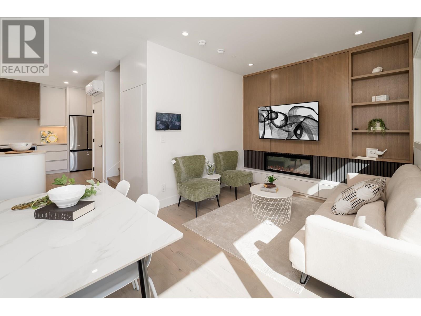 Property at 3 817 ST. ANDREWS STREET image 2