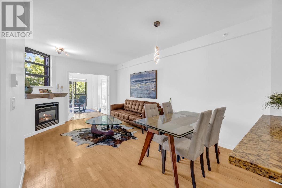 209 2228 Marstrand Avenue, Vancouver, British Columbia  V6K 4T1 - Photo 2 - R3028084