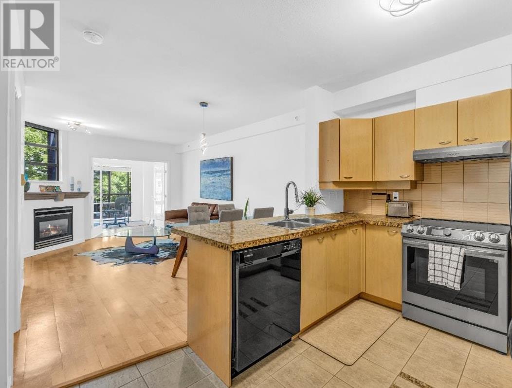 209 2228 Marstrand Avenue, Vancouver, British Columbia  V6K 4T1 - Photo 1 - R3028084