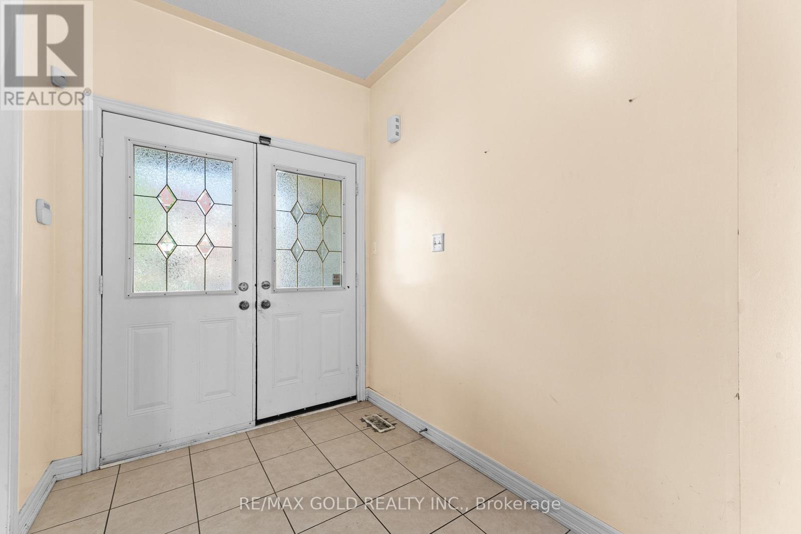 Property at 13 FOOTBRIDGE CRESCENT image 4