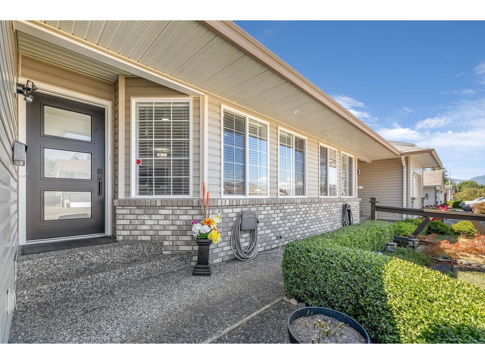 Property at 2 45156 CUMBERLAND AVENUE image 3