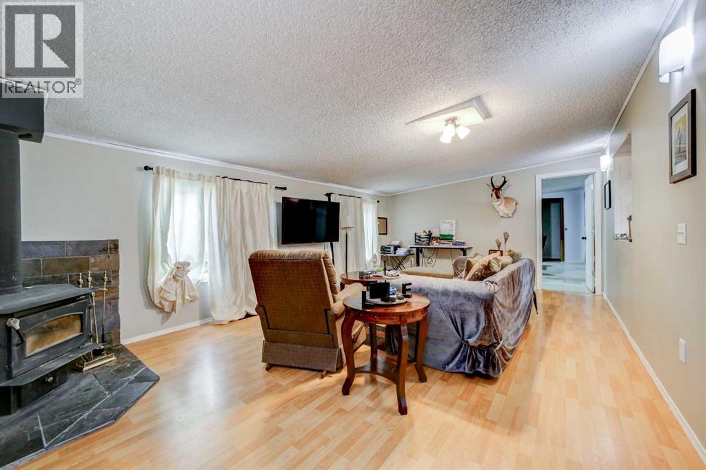 369 11 Street, Fort Macleod, Alberta  T0L 0Z0 - Photo 5 - A2240950