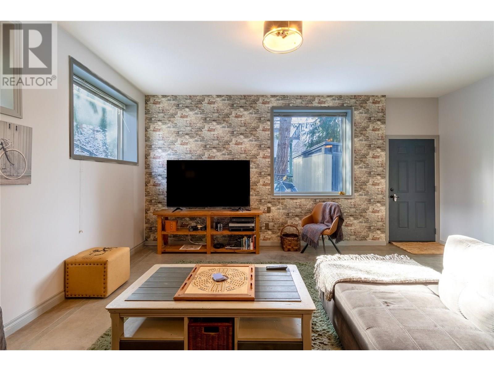 Property at 2273 Lakeview Drive image 5