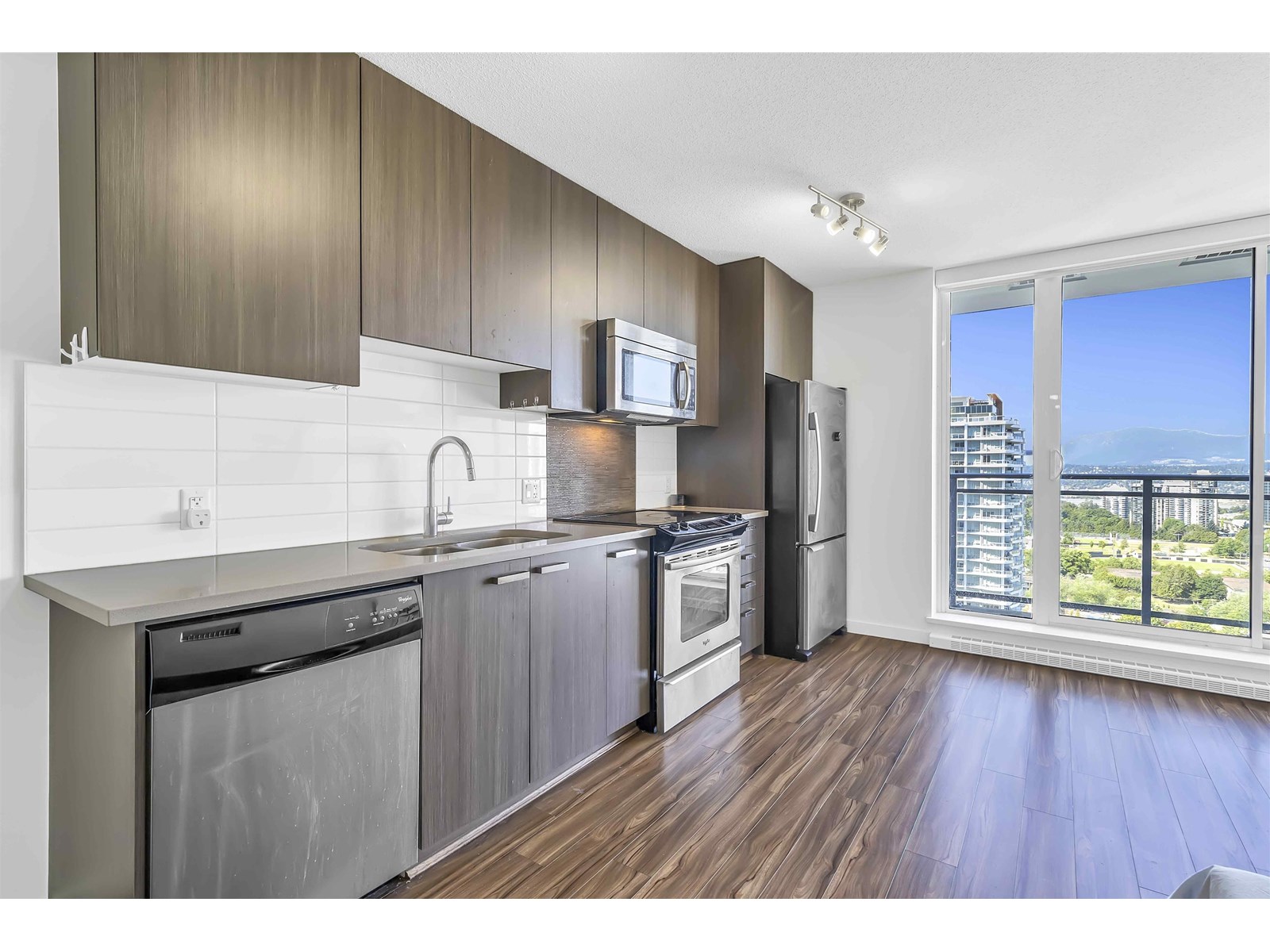 Property at 2703 13325 102A AVENUE image 3