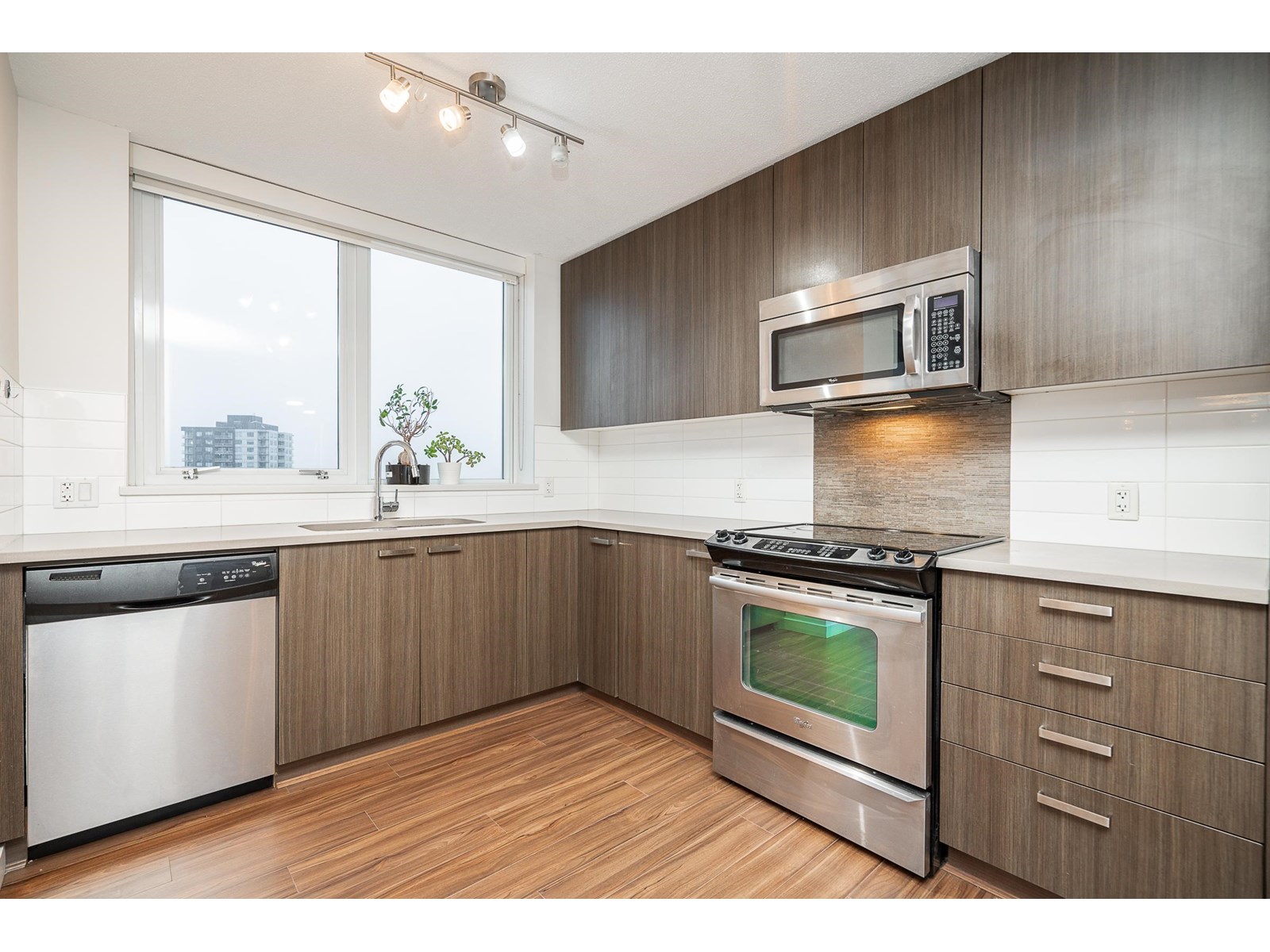 2709 13325 102a Avenue, Surrey, British Columbia  V3T 0J5 - Photo 1 - R3028390
