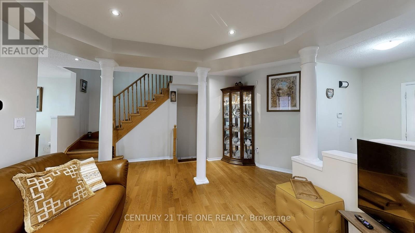 34 Long Point Drive, Richmond Hill, Ontario  L4E 3W8 - Photo 6 - N12303397