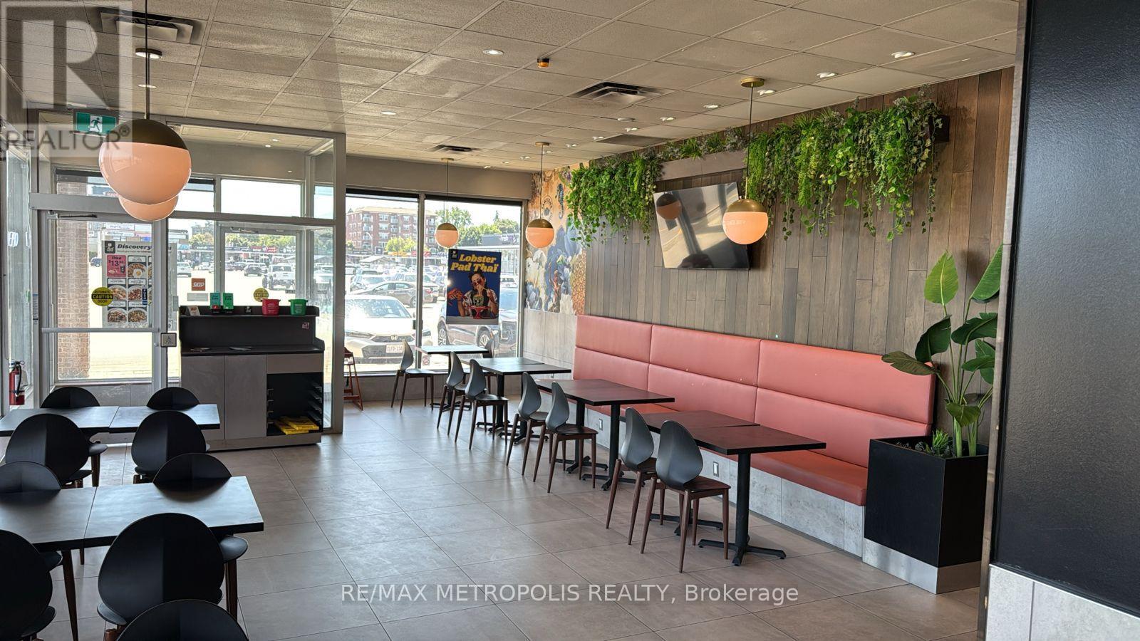 37b - 10520 Yonge Street, Richmond Hill, Ontario  L4C 3C7 - Photo 3 - N12303401