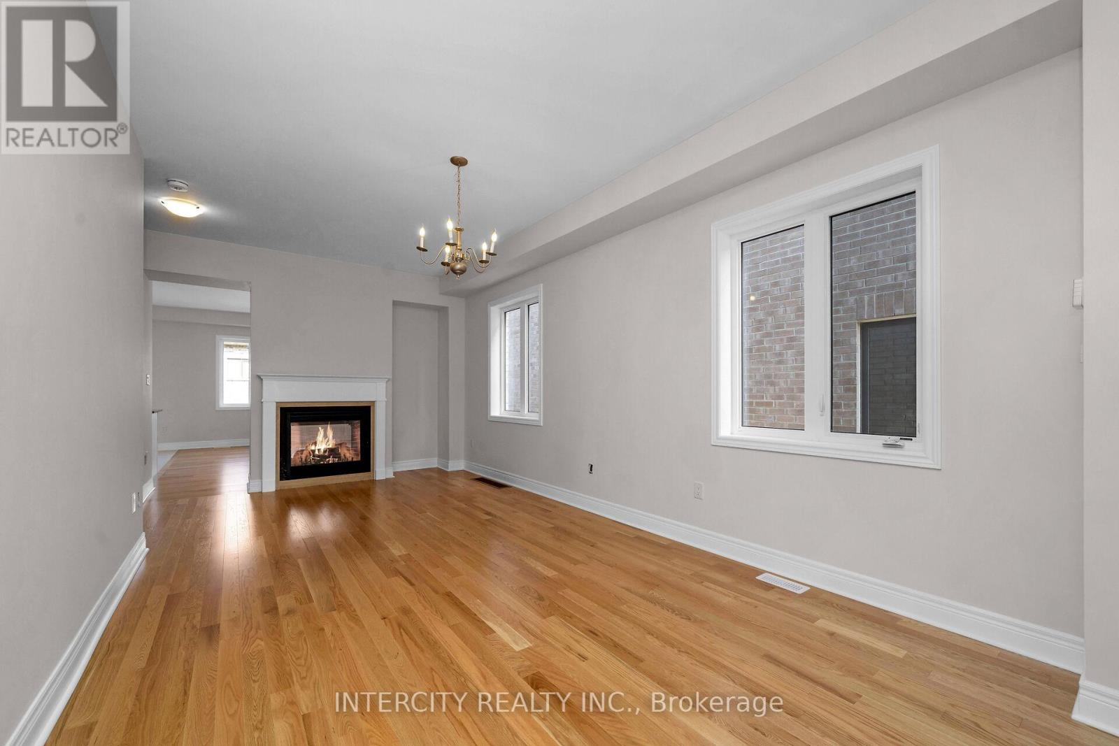 35 Keyworth Crescent, Brampton (Sandringham-Wellington North), Ontario  L6R 4G2 - Photo 3 - W12303312