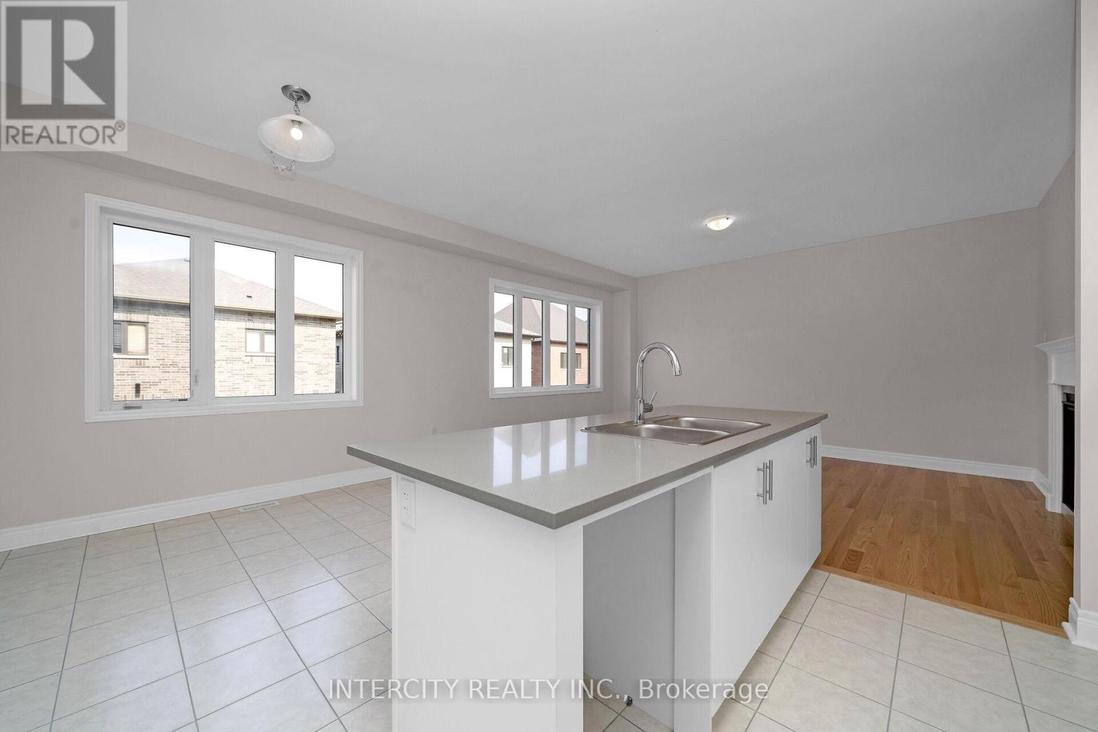 35 Keyworth Crescent, Brampton (Sandringham-Wellington North), Ontario  L6R 4G2 - Photo 9 - W12303312