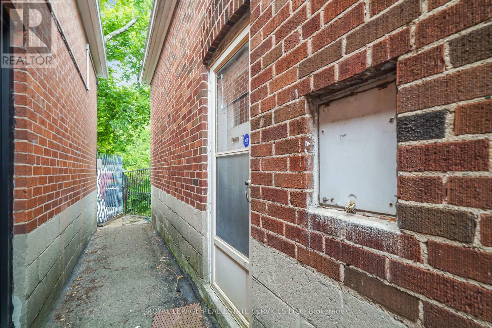 326 Lawrence Avenue W, Toronto, Ontario  M5M 1B4 - Photo 24 - C12303438