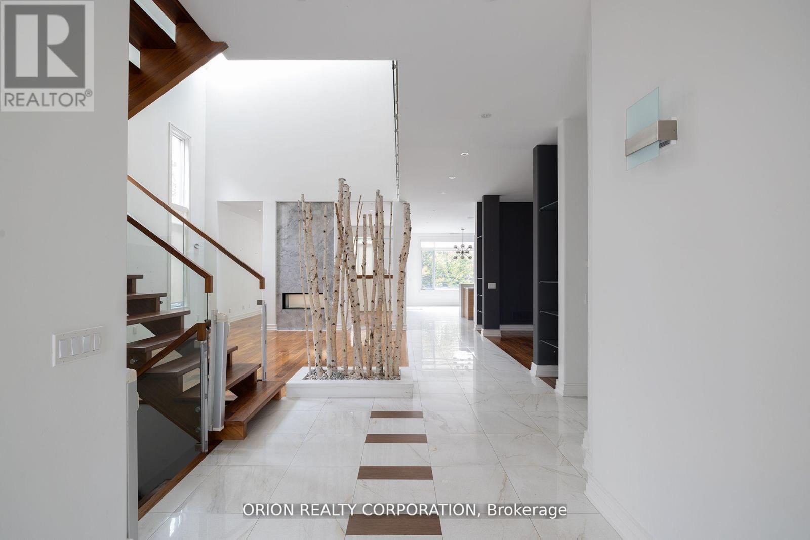 Property at 151 YONGE BOULEVARD image 2
