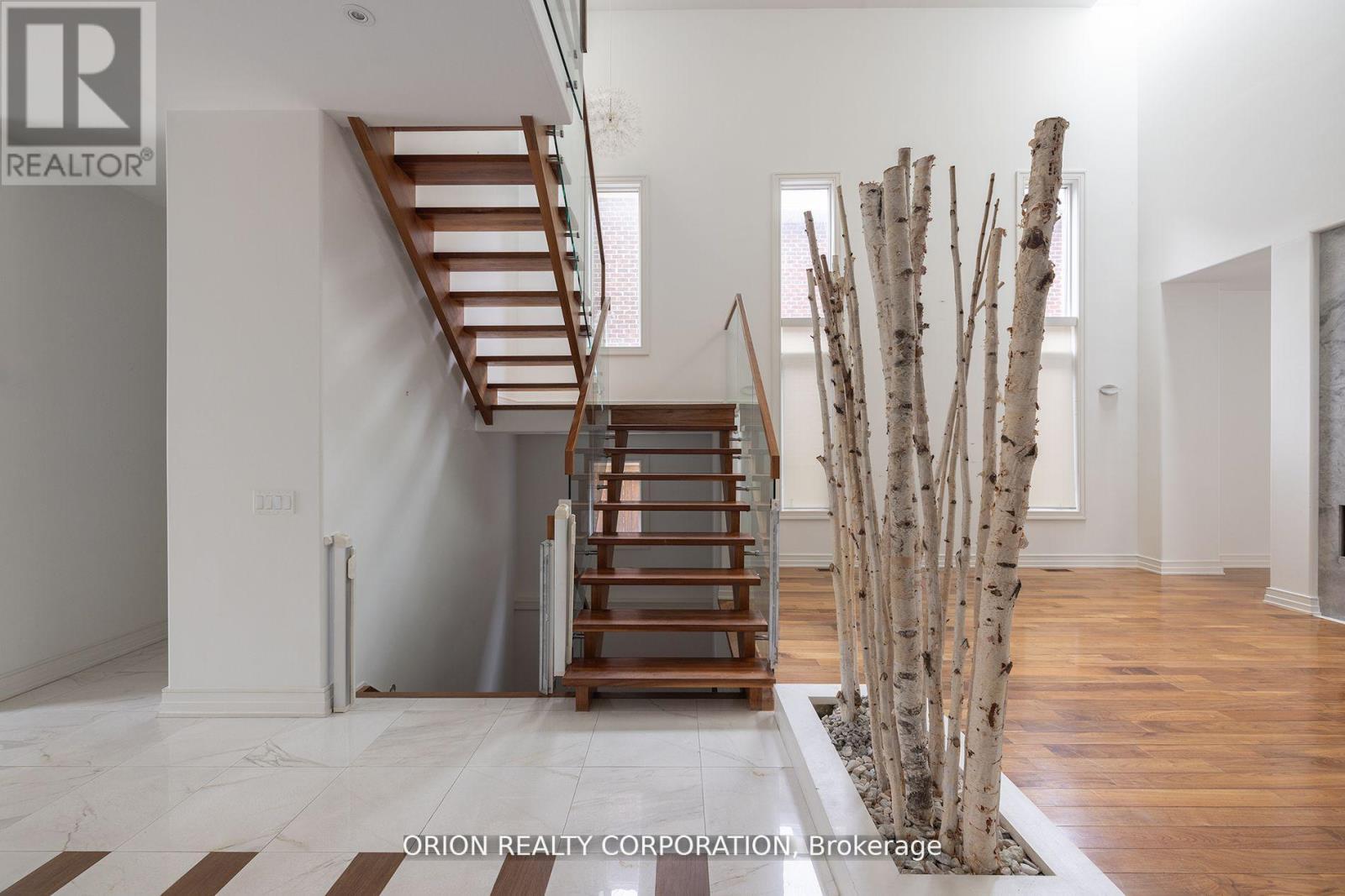 Property at 151 YONGE BOULEVARD image 3