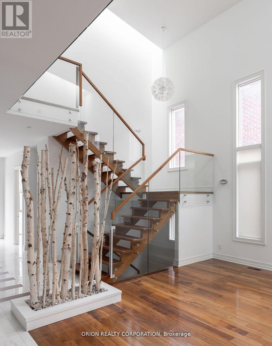 Property at 151 YONGE BOULEVARD image 4