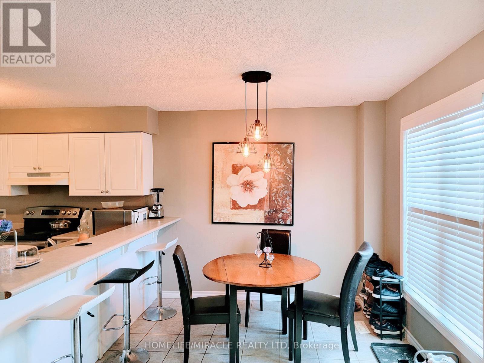 Property at 18 - 600 SARNIA ROAD image 5