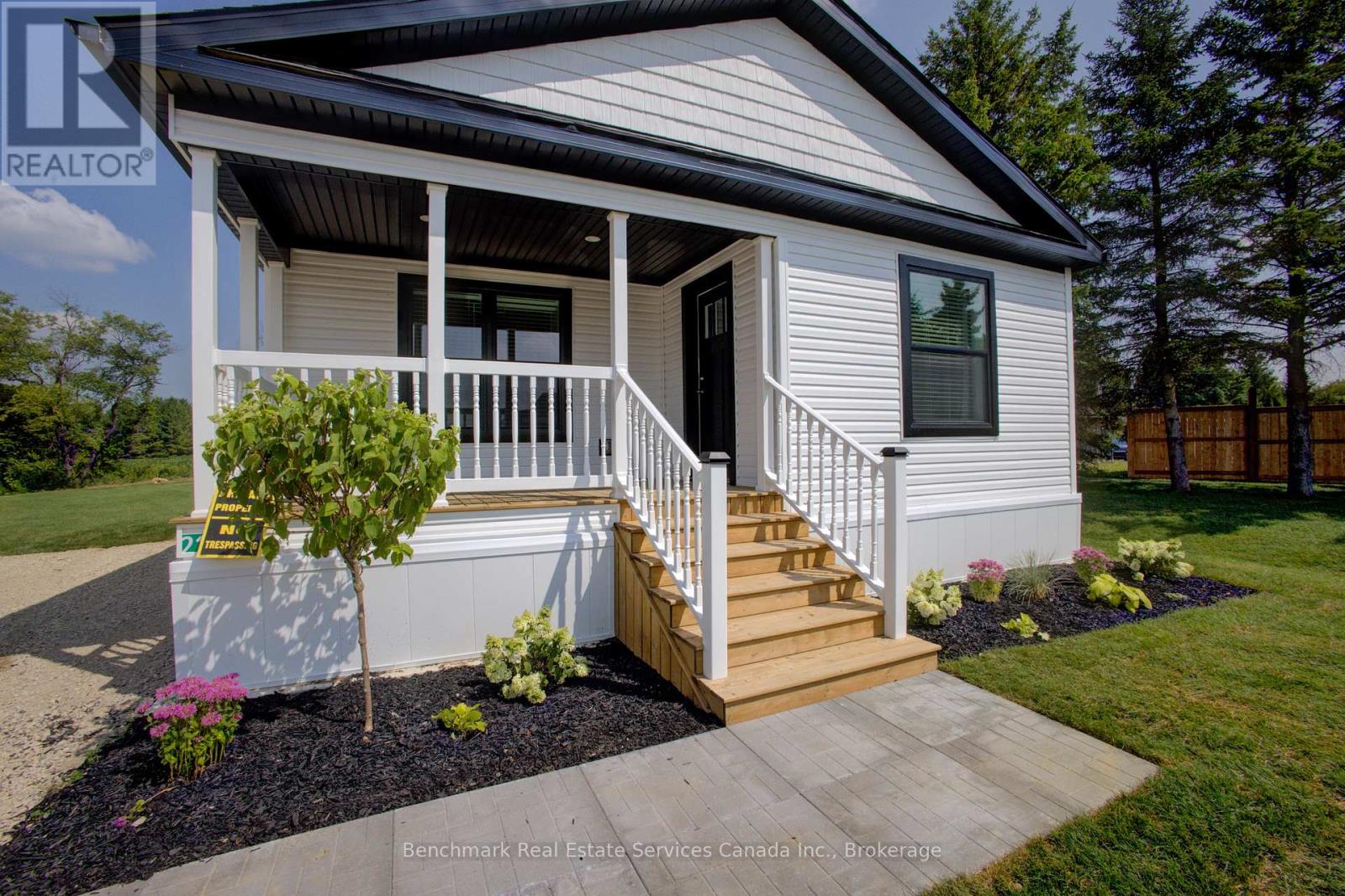 212 Spruce Drive, West Grey, Ontario  N4N 3B8 - Photo 4 - X12302675