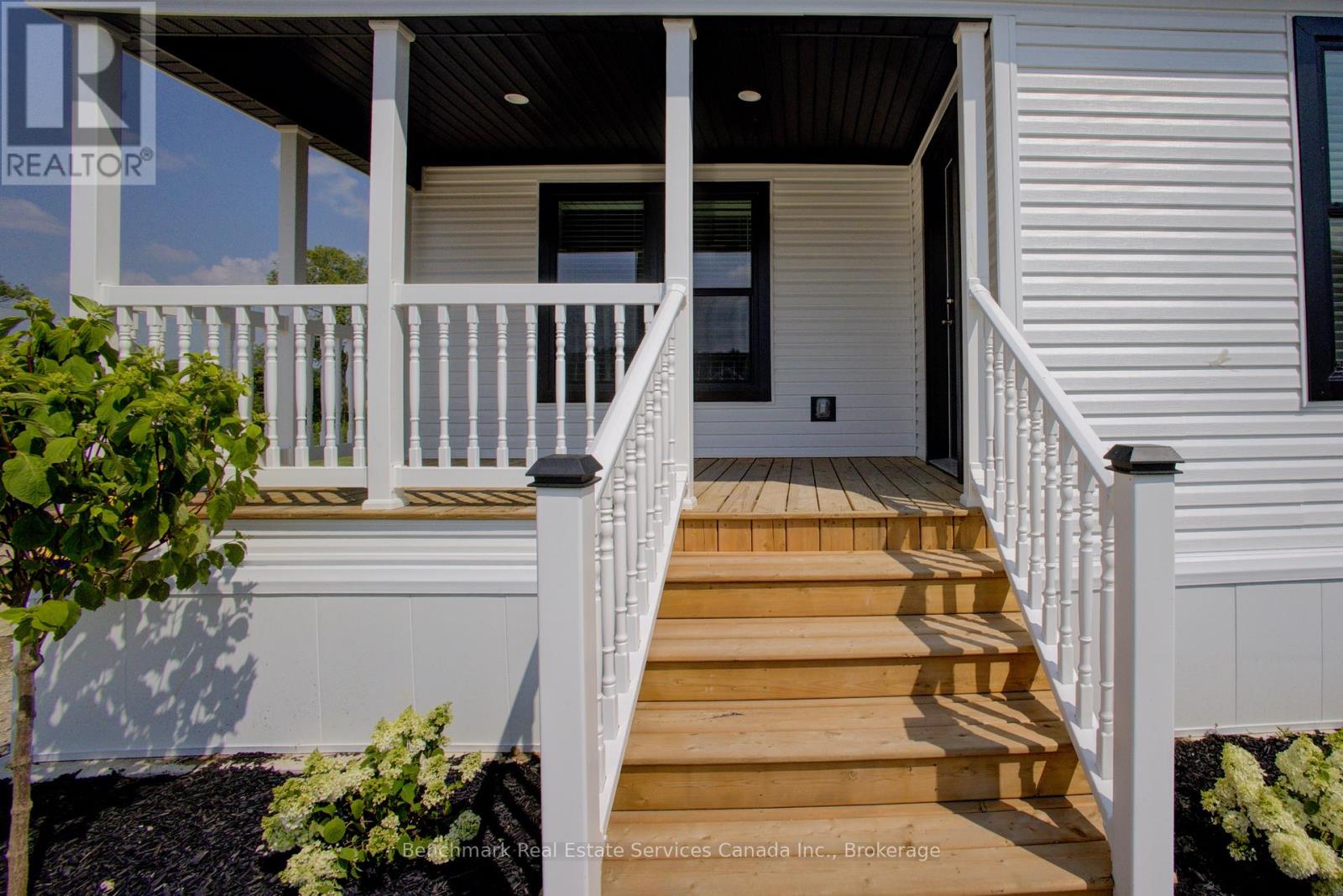 212 Spruce Drive, West Grey, Ontario  N4N 3B8 - Photo 5 - X12302675