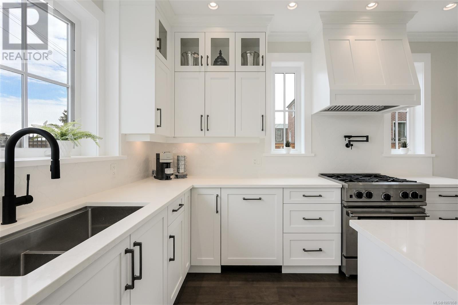 720 Alston St, Victoria, British Columbia  V9A 3K5 - Photo 10 - 1007858