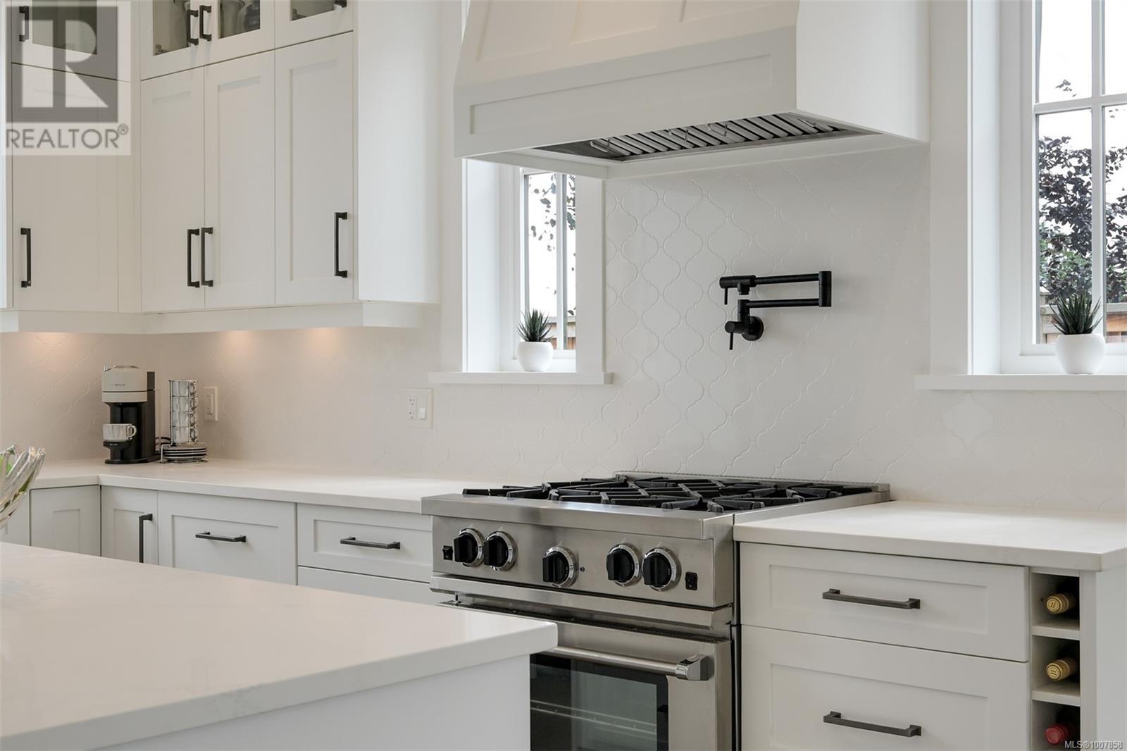 720 Alston St, Victoria, British Columbia  V9A 3K5 - Photo 12 - 1007858