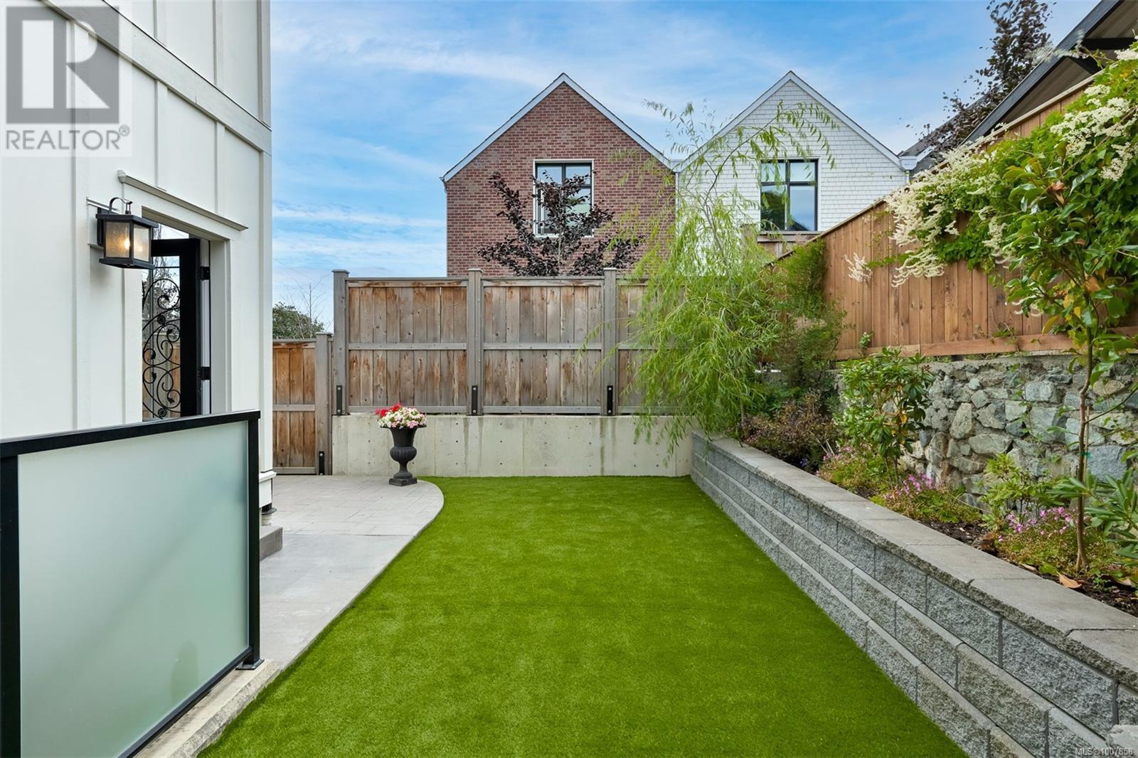 720 Alston St, Victoria, British Columbia  V9A 3K5 - Photo 43 - 1007858