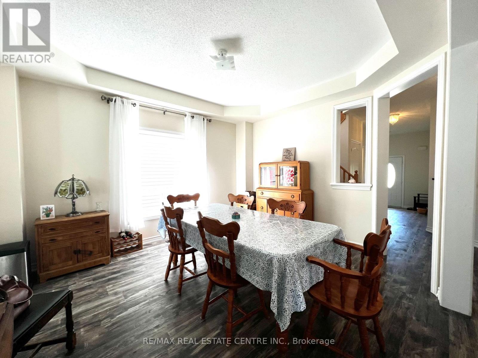 205 Morden Drive, Shelburne, Ontario  L9V 2S1 - Photo 11 - X12302529