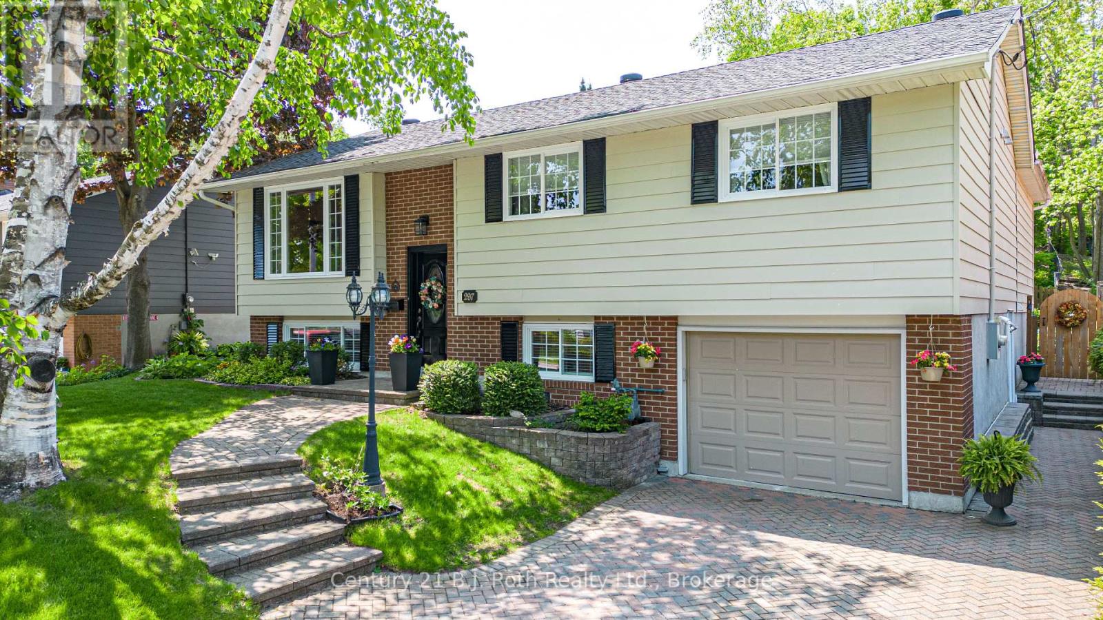 Property at 297 MATCHEDASH STREET N image 1
