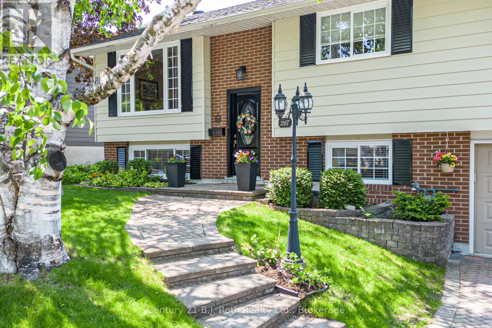 Property at 297 MATCHEDASH STREET N image 3