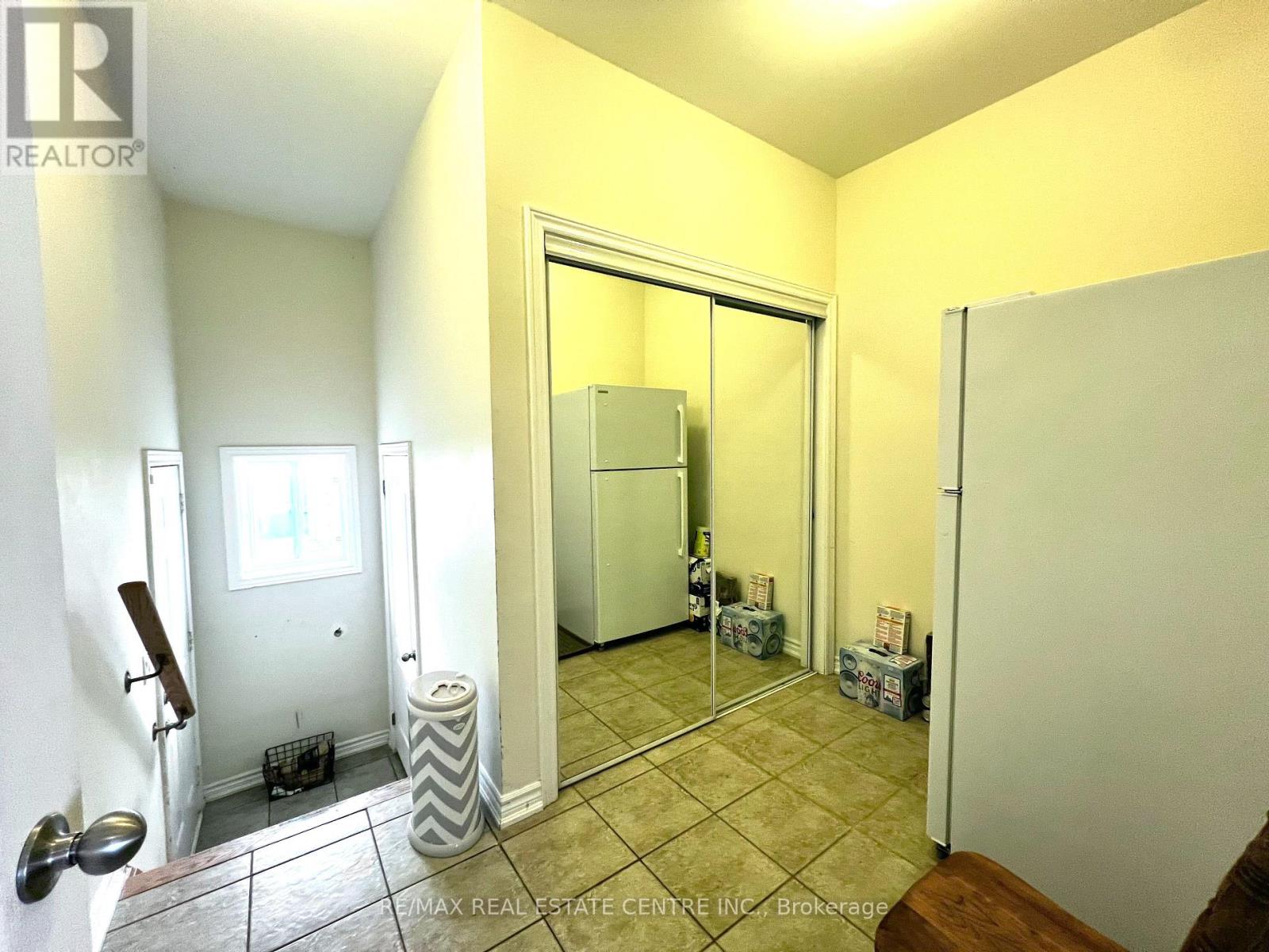 205 Morden Drive, Shelburne, Ontario  L9V 2S1 - Photo 12 - X12302529
