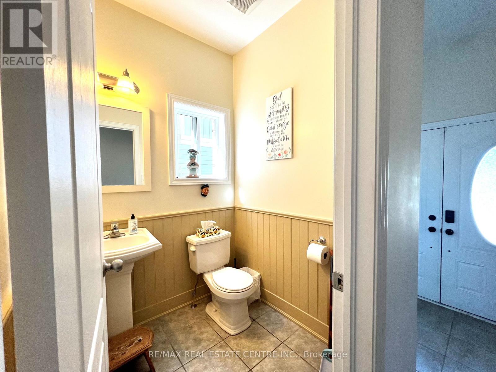 205 Morden Drive, Shelburne, Ontario  L9V 2S1 - Photo 6 - X12302529