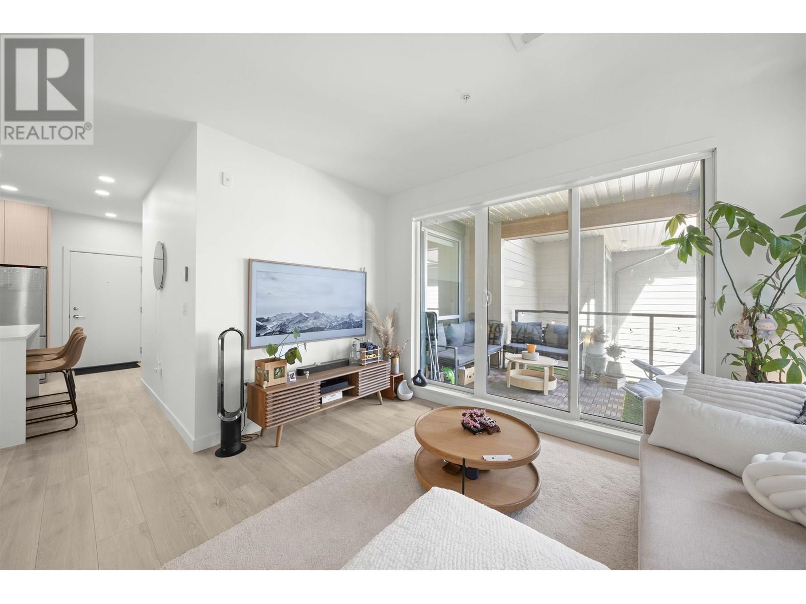 422 7588 16th Street, Burnaby, British Columbia  V3N 0H8 - Photo 3 - R3029559