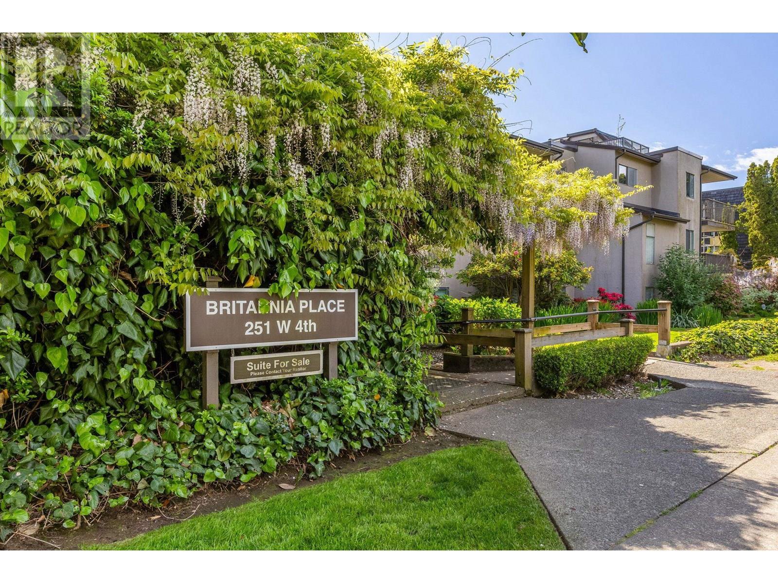 312 251 W 4TH STREET, North Vancouver, British Columbia