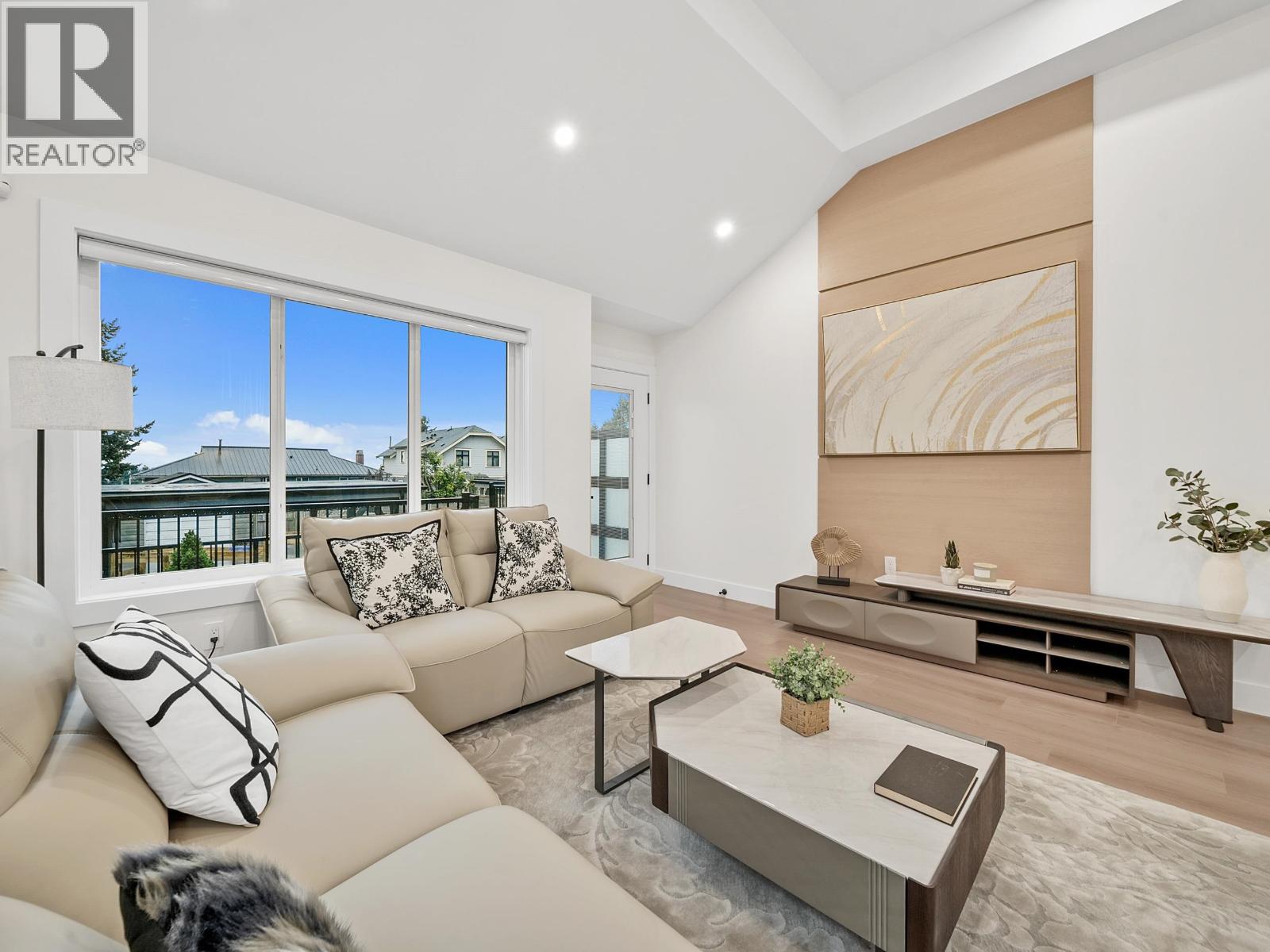 104 914 Rochester Avenue, Coquitlam, British Columbia V3K 2W6 - Photo 2 - R3030002