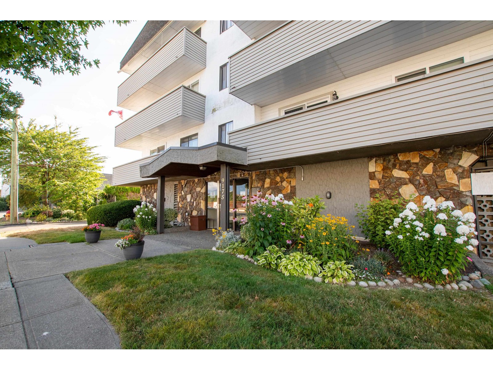 101 9175 Mary Street, Chilliwack Proper West, Chilliwack, British Columbia V2P 4H7 - Photo 2 - R3030106