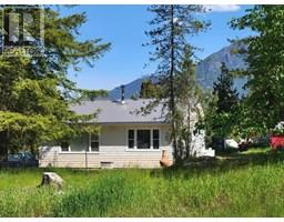 572 6 Highway, nakusp, British Columbia