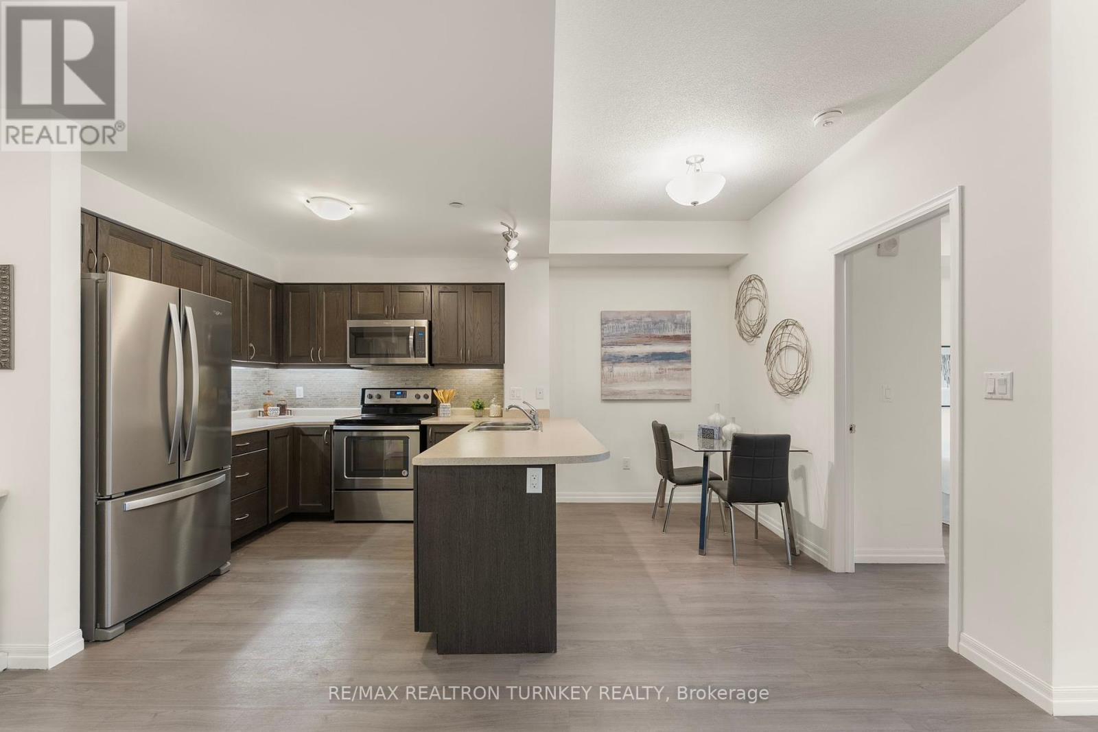 221 - 420 William Graham Drive, Aurora, Ontario  L4G 1X4 - Photo 6 - N12303467