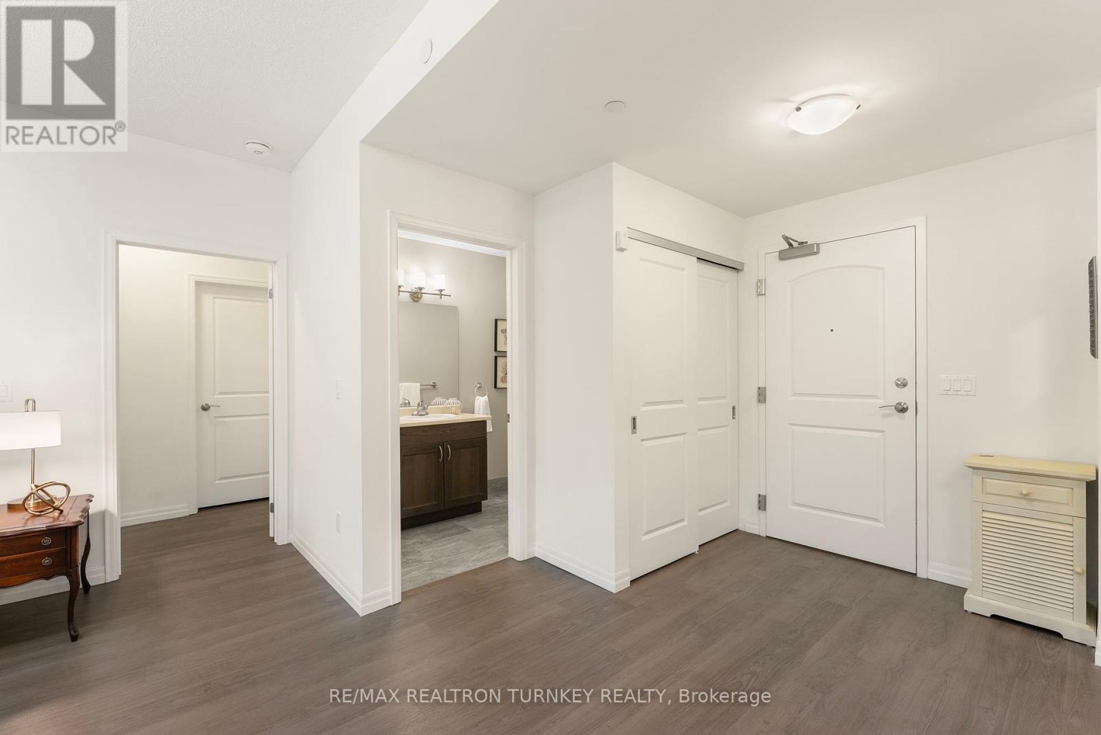 221 - 420 William Graham Drive, Aurora, Ontario  L4G 1X4 - Photo 8 - N12303467