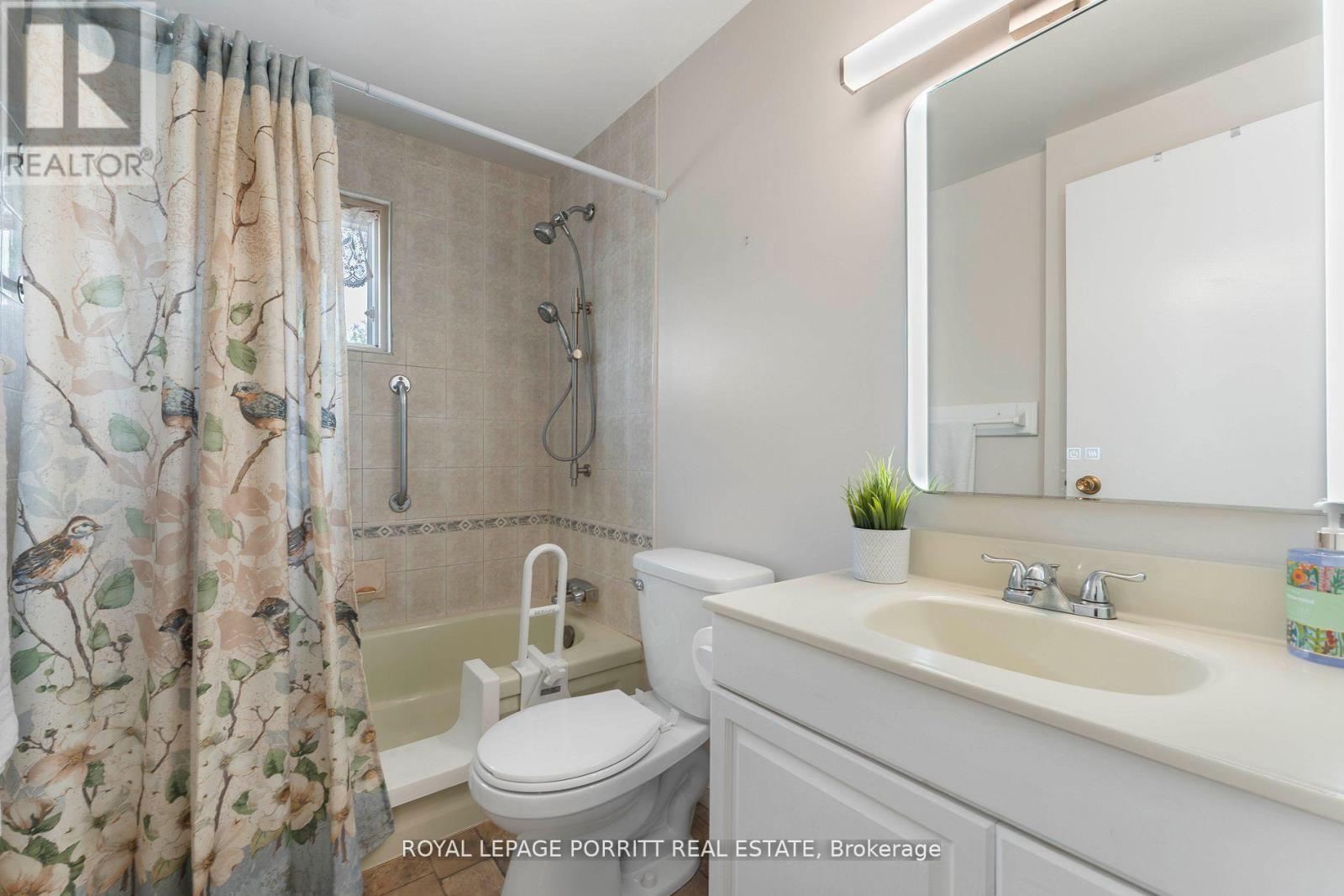 32 Chaucer Crescent, Barrie, Ontario  L4N 4T7 - Photo 18 - S12303551