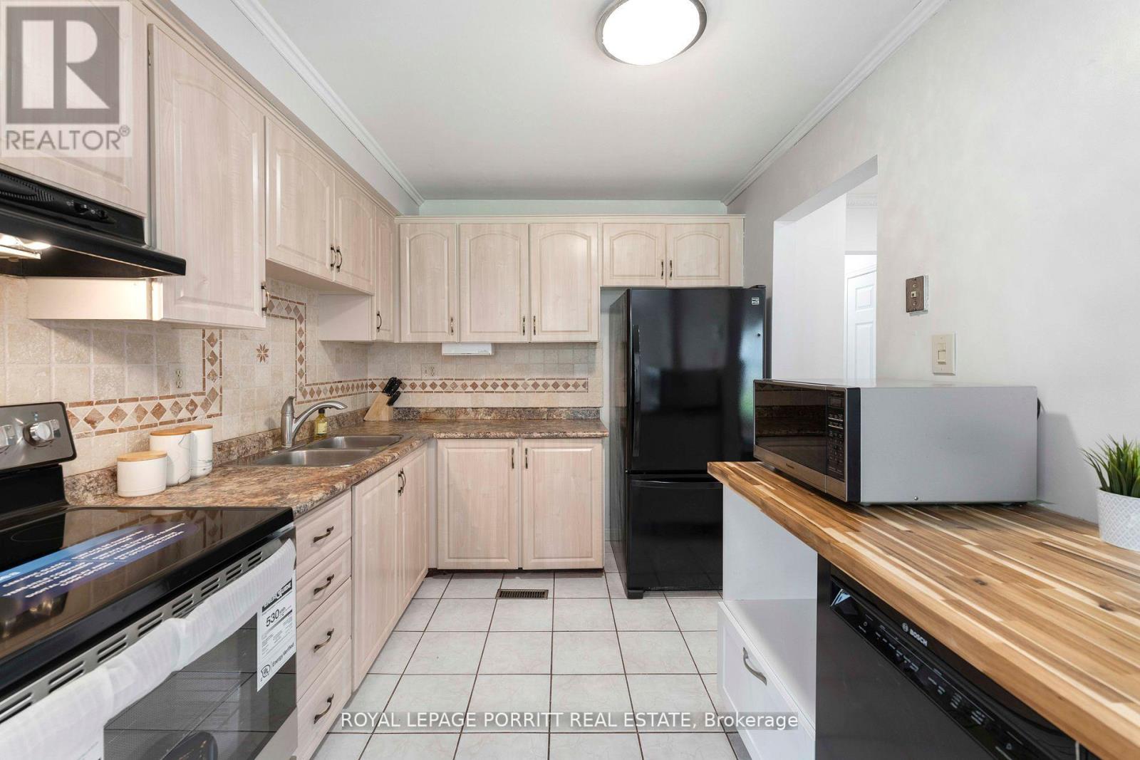 32 Chaucer Crescent, Barrie, Ontario  L4N 4T7 - Photo 2 - S12303551