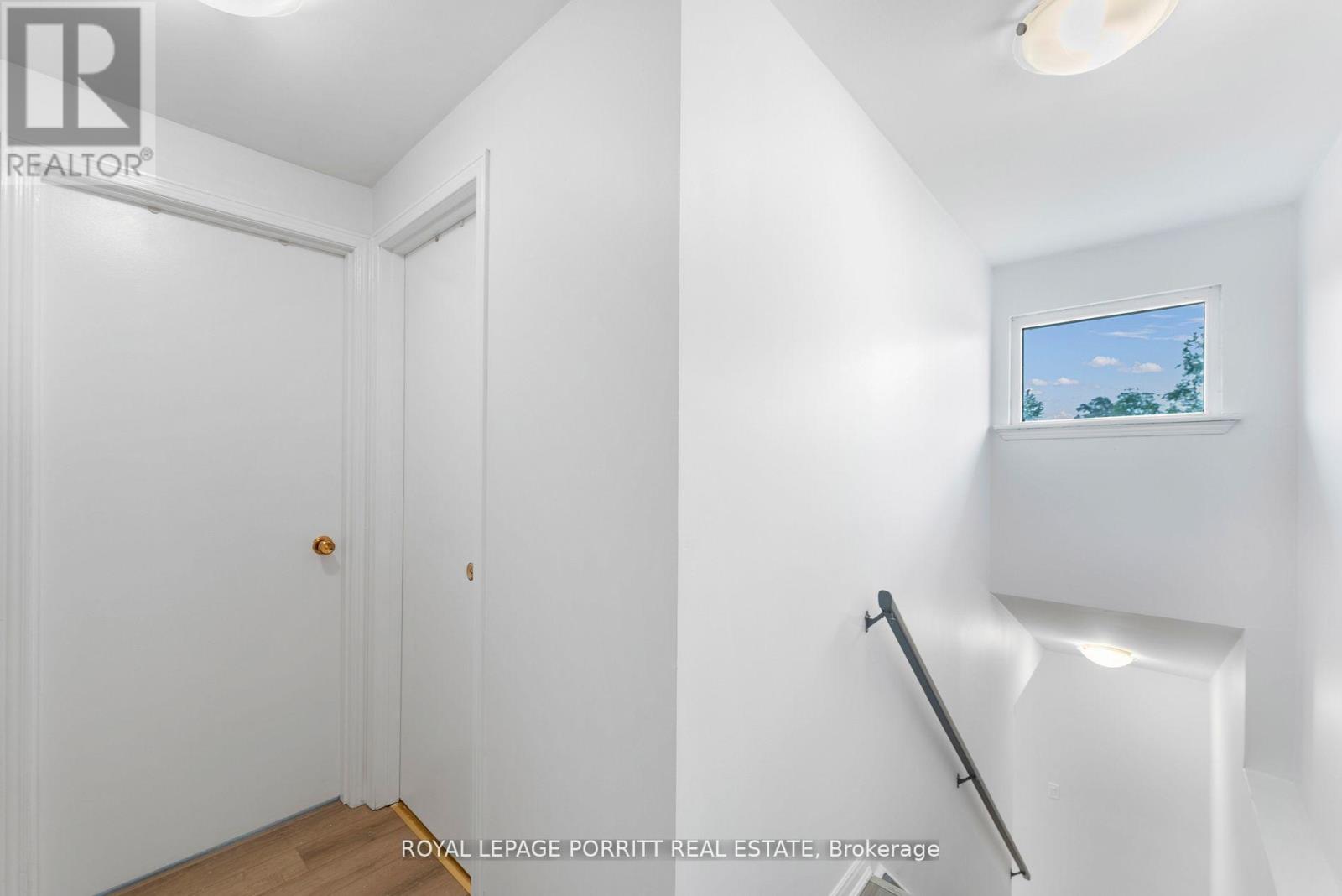 32 Chaucer Crescent, Barrie, Ontario  L4N 4T7 - Photo 6 - S12303551