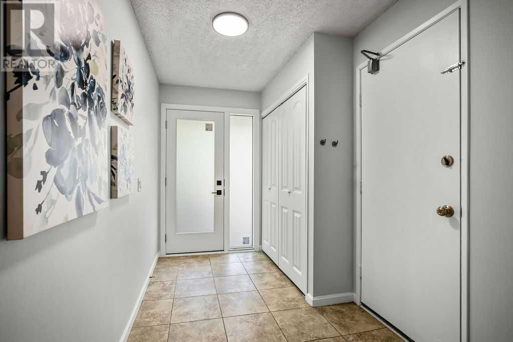 Property at 6 Coachway Green SW image 3