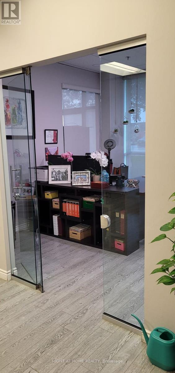 2 - 300 Supertest Road, Toronto, Ontario  M3J 2M2 - Photo 5 - W12303560