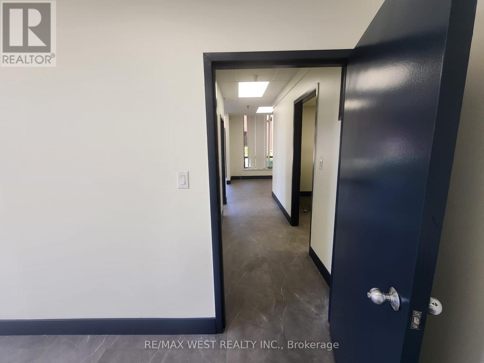 A - 355 Wyecroft Road, Oakville, Ontario  L6K 2H2 - Photo 11 - W12303562