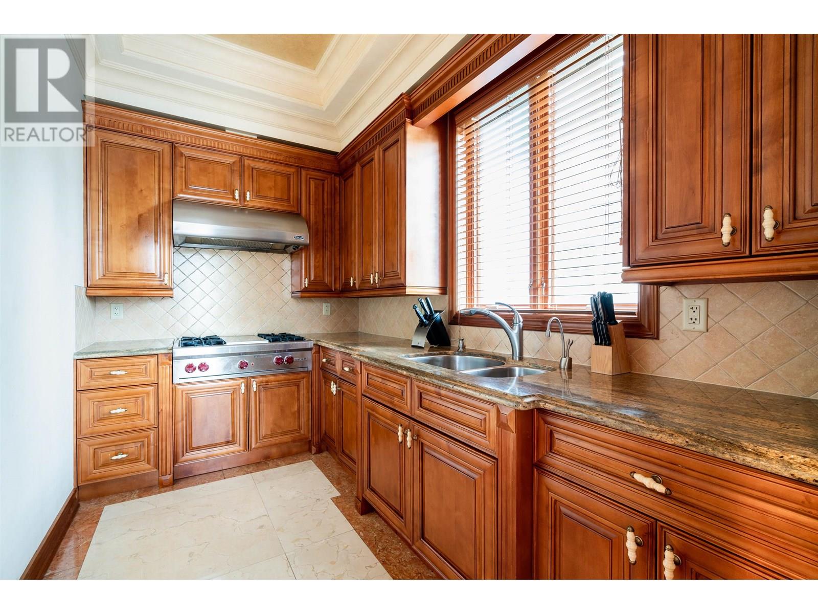 Listing Picture 10 of 27 : 6655 MARGUERITE STREET, Vancouver / 溫哥華 - 魯藝地產 Yvonne Lu Group - MLS Medallion Club Member