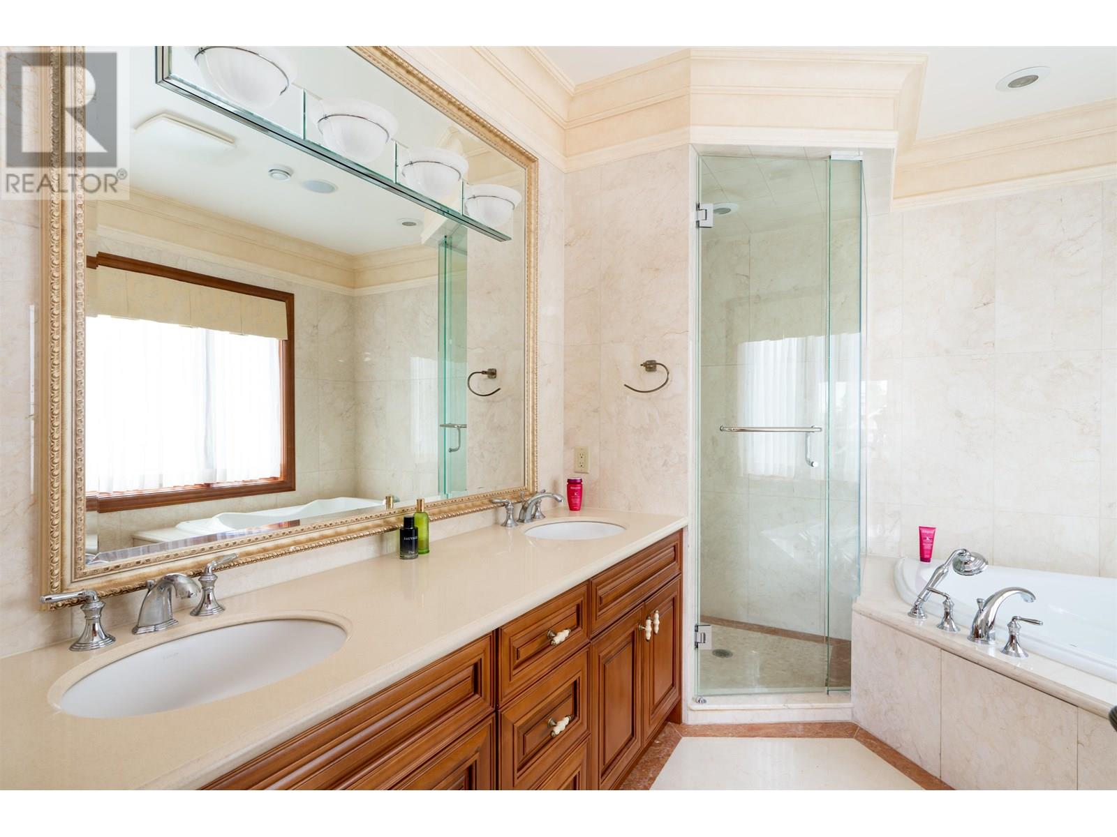 Listing Picture 12 of 27 : 6655 MARGUERITE STREET, Vancouver / 溫哥華 - 魯藝地產 Yvonne Lu Group - MLS Medallion Club Member