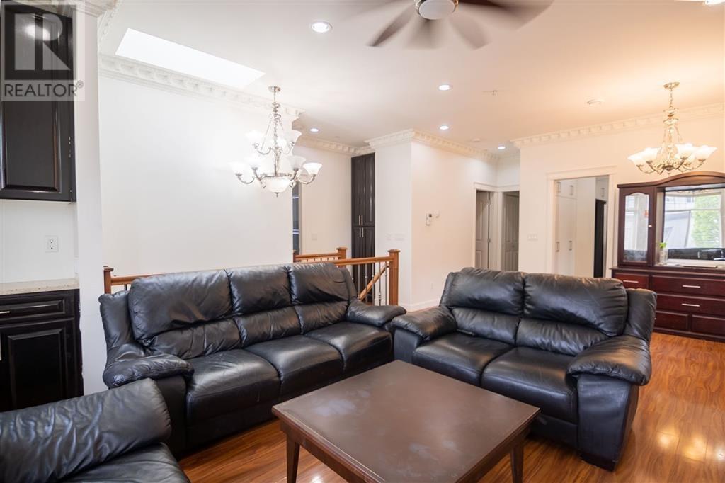 Listing Picture 7 of 31 : 728 E 49TH AVENUE, Vancouver / 溫哥華 - 魯藝地產 Yvonne Lu Group - MLS Medallion Club Member
