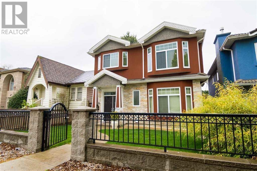 Listing Picture 3 of 31 : 728 E 49TH AVENUE, Vancouver / 溫哥華 - 魯藝地產 Yvonne Lu Group - MLS Medallion Club Member