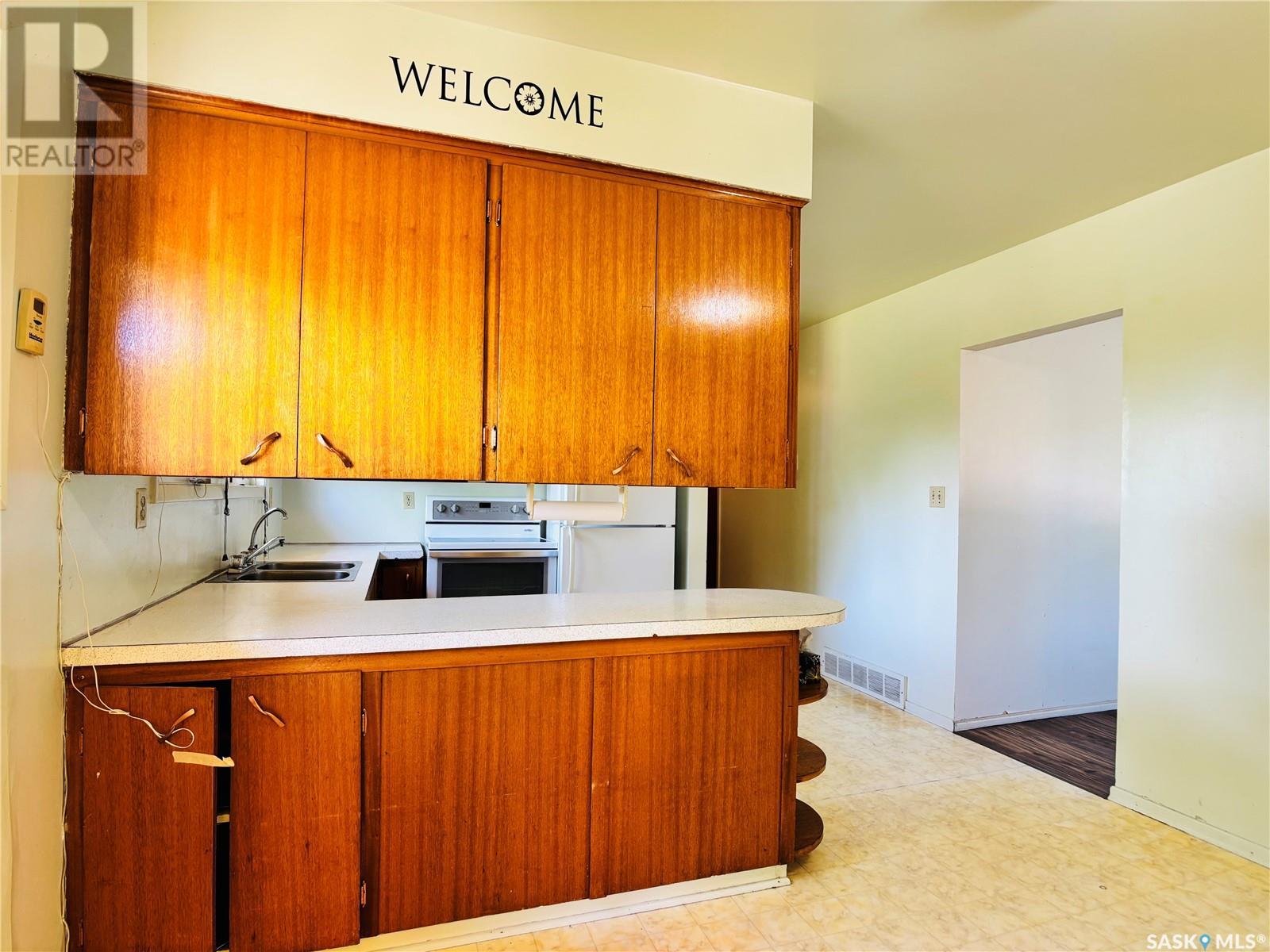 111 Stephens Street, Gainsborough, Saskatchewan  S0C 0Z0 - Photo 2 - SK013533