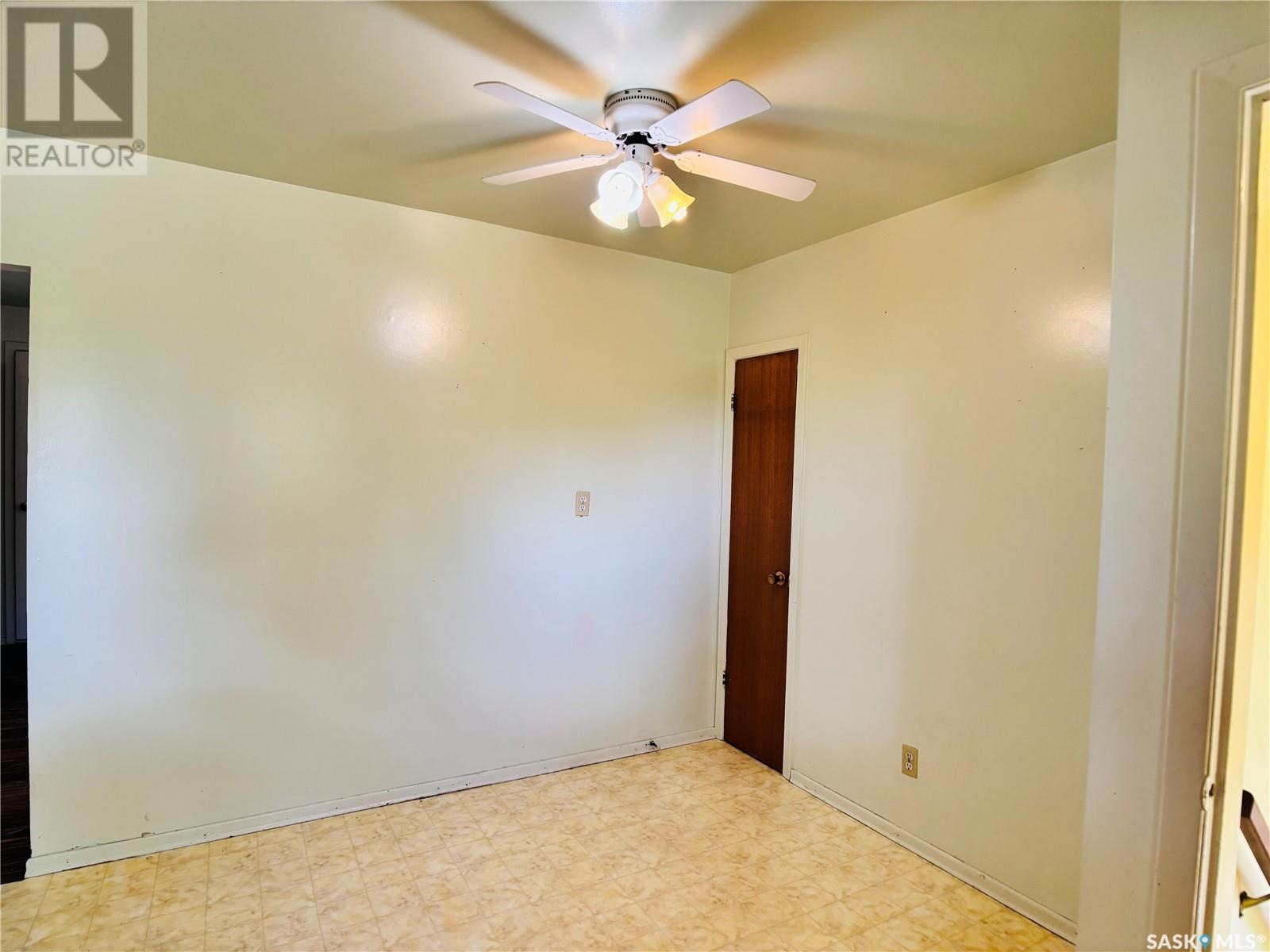 111 Stephens Street, Gainsborough, Saskatchewan  S0C 0Z0 - Photo 4 - SK013533