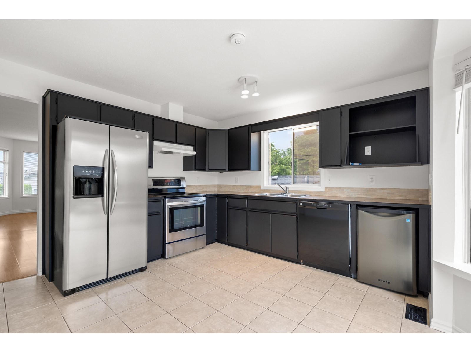 Property at 45130 BLUEJAY AVENUE image 5