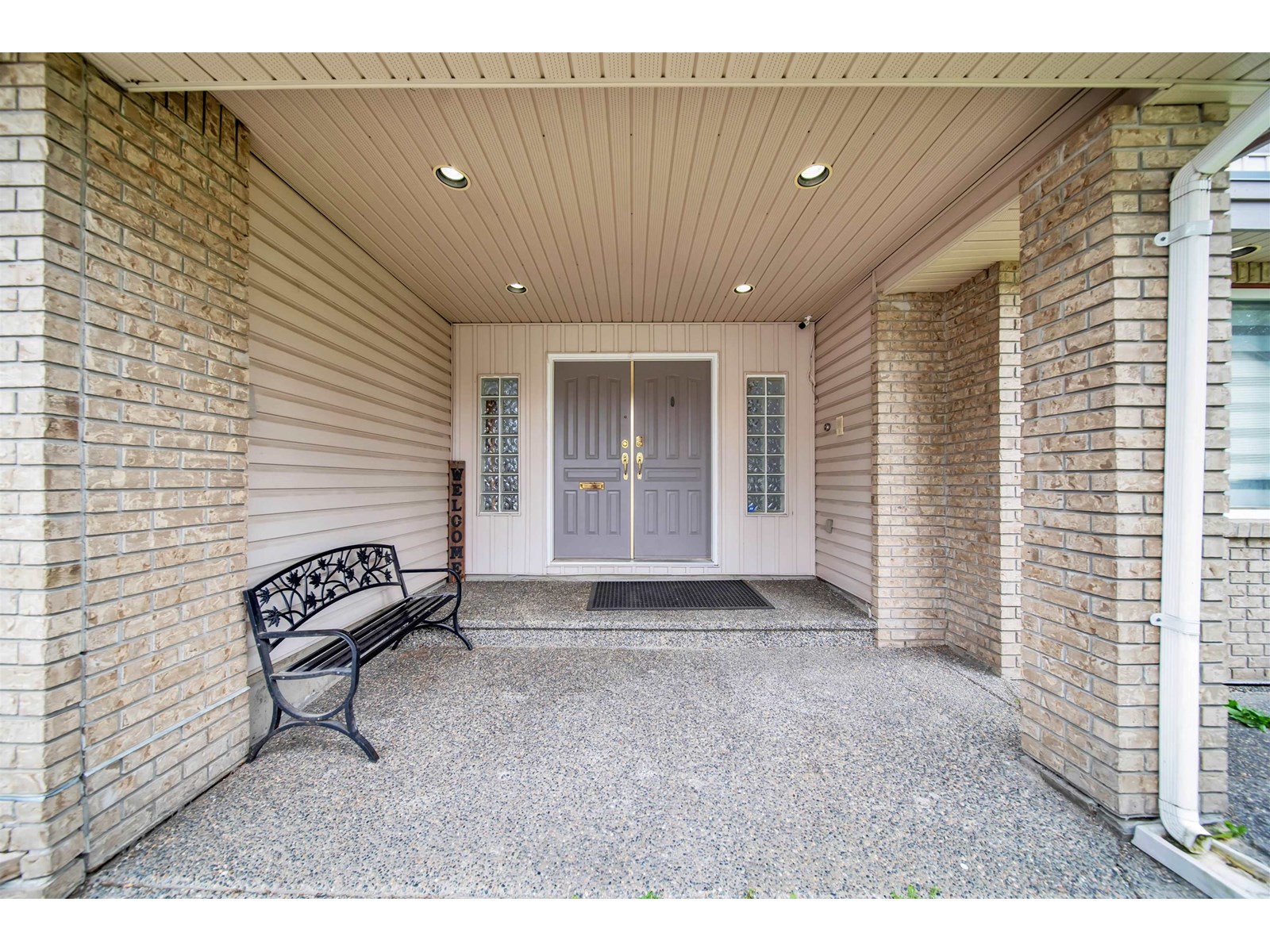 Property at 12462 93A AVENUE image 2