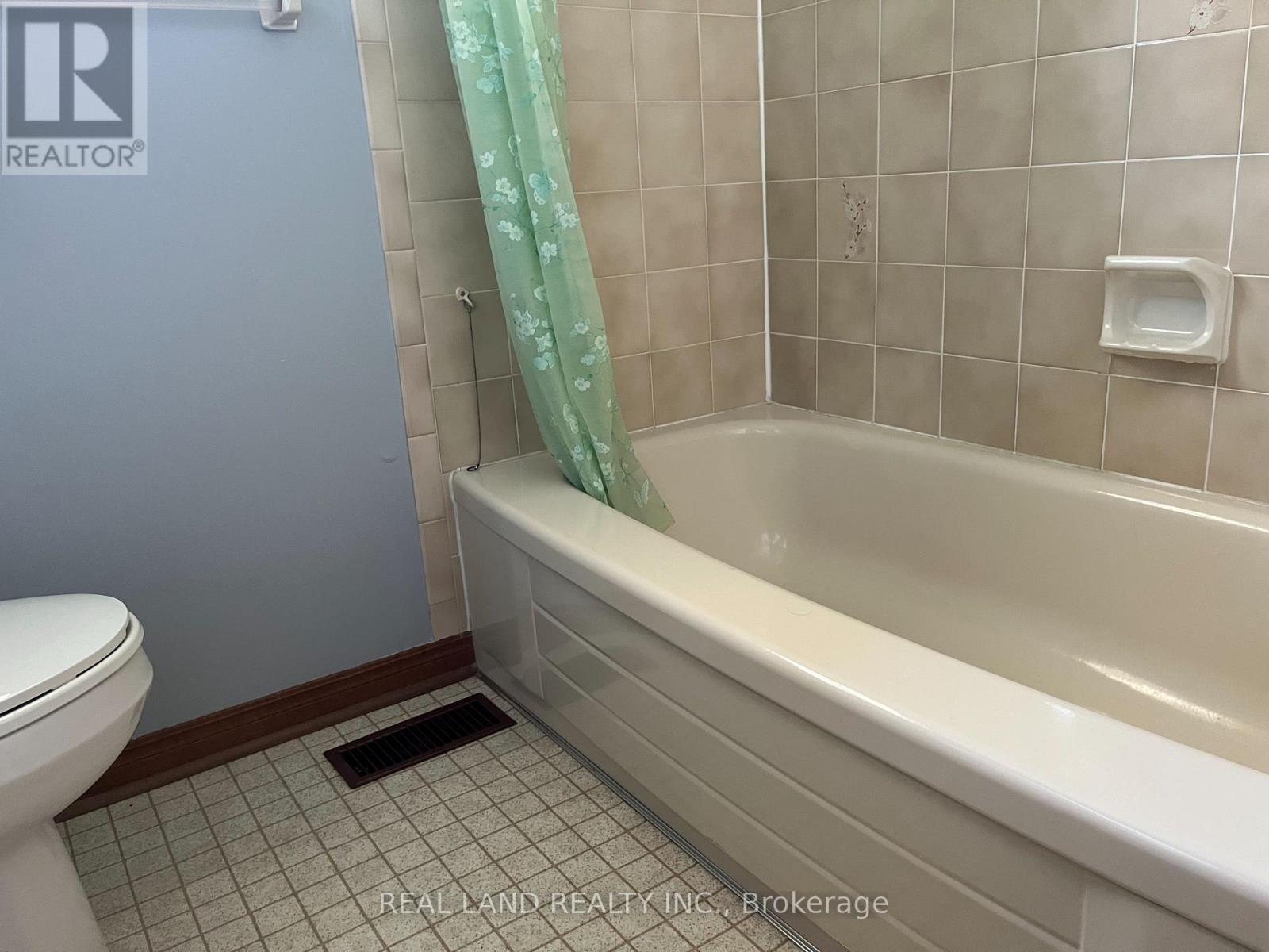 8154 Post Road, Niagara Falls, Ontario  L2H 2L3 - Photo 14 - X12303614